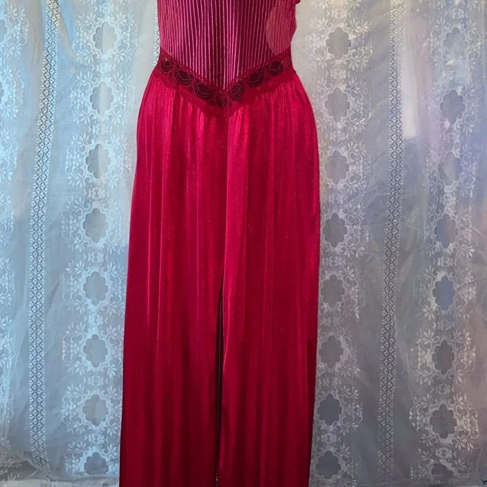 VTG, Style Vanity Elegant Red Lace Romantic Nightgown Size Appropriate ML No Tag